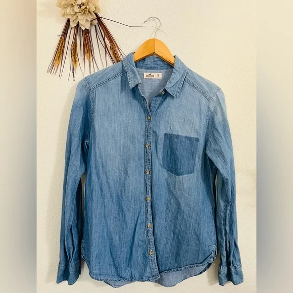 Hollister Cotton Blend Long Sleeve Button Down Denim Top Size Medium - Picture 1 of 6